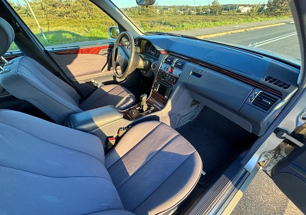 Mercedes-Benz Klasa E cena 29900 przebieg: 176650, rok produkcji 2000 z Lębork małe 352
